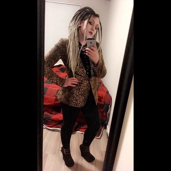 Meet your Posher, AJ - Picture 2 of 3